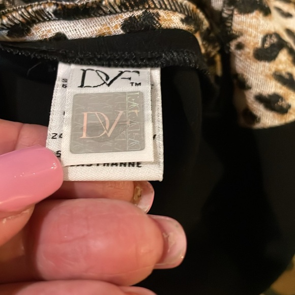 Diane von Furstenberg Beige Leopard Print Pencil Skirt w/ Black Back - Picture 9 of 11